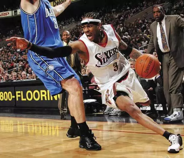 QPR球员谢尔因保护母亲用石头砸伤一男子，事后公开致歉（QPR球员谢尔为护母用石击伤一名男子，随后公开致歉）