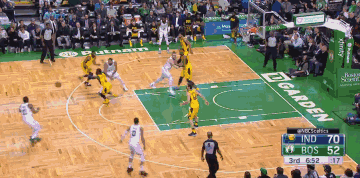 曼联主场1-1战平西汉姆联，近5轮仅1胜，阿莫林临场换人失误导致失利，球队前景堪忧。（曼联主场1-1被西汉姆逼平，近5轮仅胜一场，阿莫林换人失当引发质疑，前景堪忧）