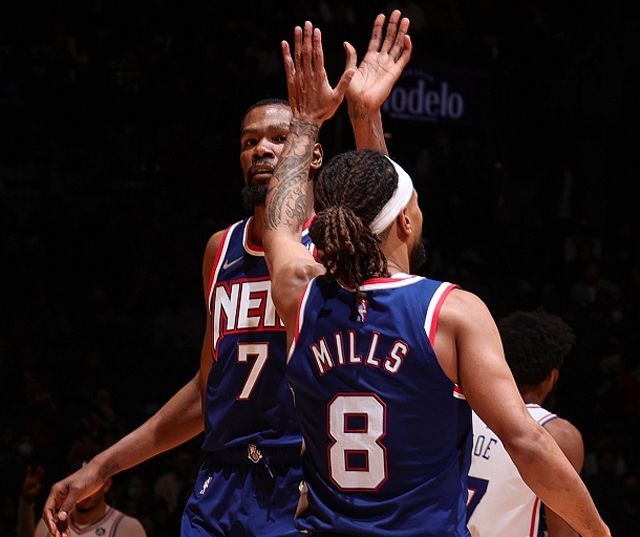 斯基拉：那不勒斯依然想租梅努，球员也想要获得更多出场机会（斯基拉：那不勒斯继续追租梅努，球员希望获得更多上场时间）