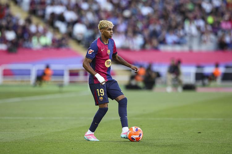 德转列本赛季30岁以上选手进球排行榜：凯恩领跑，...（德转公布本赛季30岁以上球员进球榜：凯恩位居榜首）