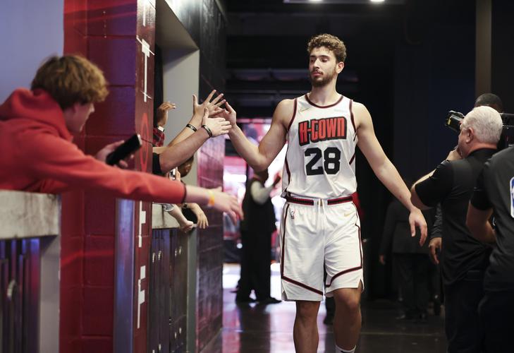 国米vs利物浦首发：萨拉赫缺席，伊萨克PK劳塔罗，维尔茨替补（国米战利物浦首发出炉：萨拉赫缺阵，伊萨克对决劳塔罗，维尔茨替补待命）