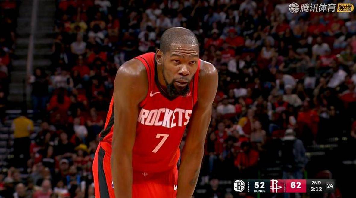 老队友见面，埃泽和奥利塞赛后交换了球衣（老队友重逢，埃泽与奥利塞赛后互换球衣）