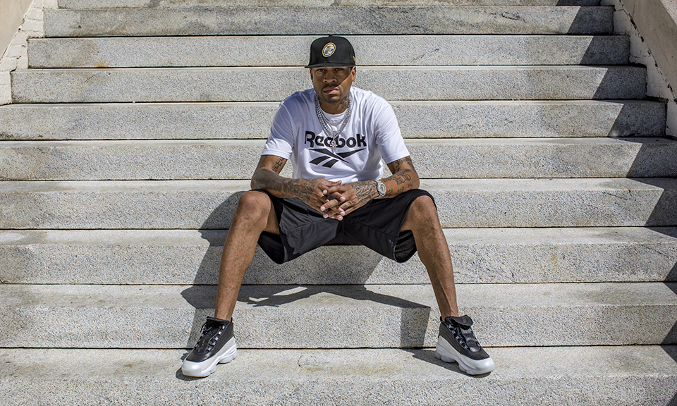 客战塞尔塔戴帽，莱万巴萨生涯第4次上演帽子戏法（莱万客场对塞尔塔上演帽子戏法，巴萨生涯第4次戴帽）