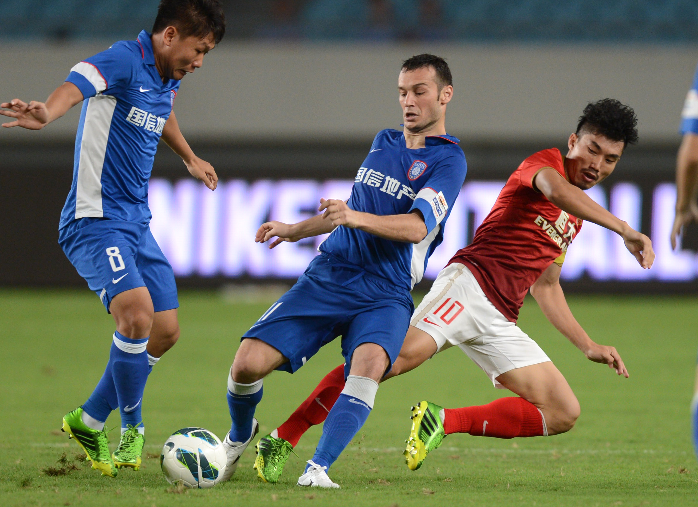 万项：首场比赛给自己打8.5分；开门红的意义相当重大（万项：揭幕战自评8.5分，首胜意义重大）