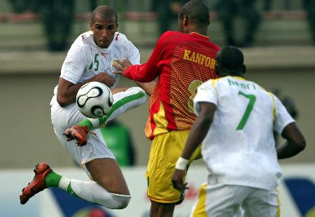 阿姆拉巴特：安东尼不该吃红牌，他并非故意踢对方面部（阿姆拉巴特：安东尼不该被罚下，他并非有意踢脸）