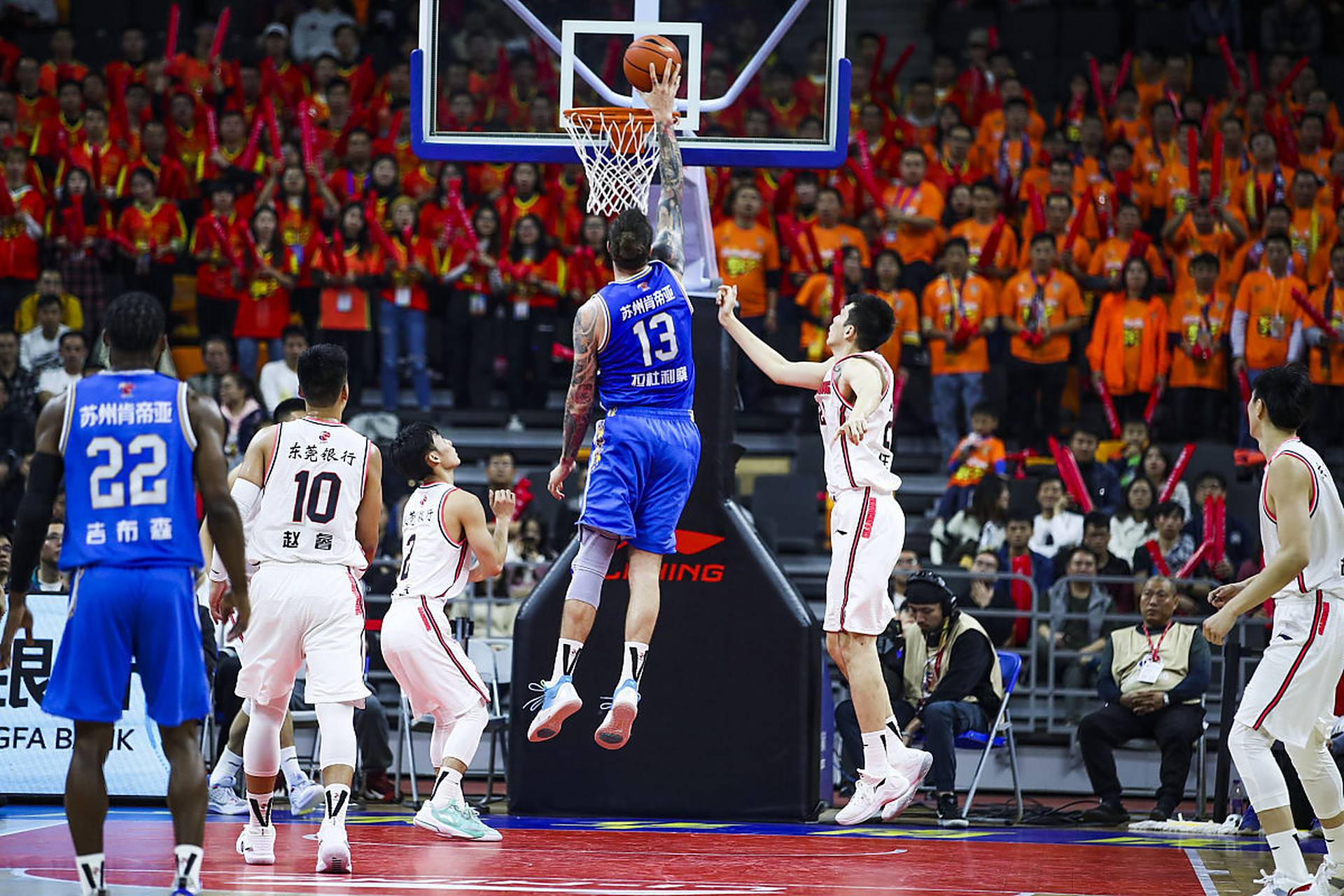 穆里尼奥：祝贺葡萄牙U17夺冠，本菲卡和青训也值得祝贺（穆里尼奥祝贺葡萄牙U17夺冠，同时向本菲卡与青训体系致意）
