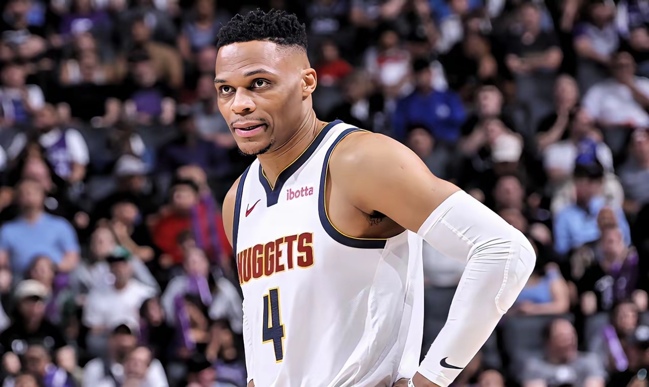 篮球CBA比赛尾声出现争议判罚引热议（CBA赛末争议吹罚掀起热议）