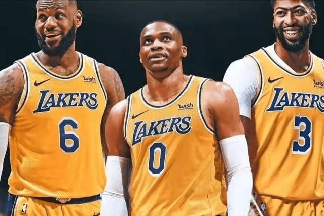 11球，巴萨是欧冠改制以来打入乌龙球最多的球队（欧冠改制以来，巴萨以11个乌龙球居首）