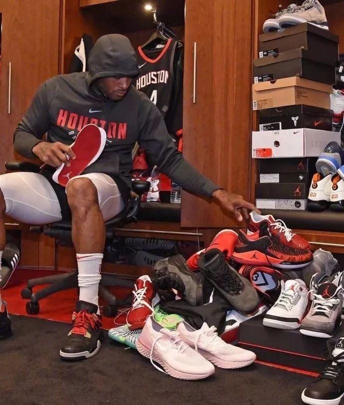 维拉vs阿森纳前瞻：英超前3大战 枪手主力双中卫缺席 谁也难赢（英超前三强强对话：维拉对阵阿森纳，枪手双中卫缺阵，难分高下）