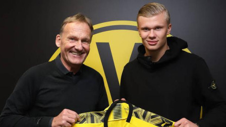 苗原透露徐新成云南中场头号目标，谈判进度达80%（苗原称云南将徐新视为中场引援首选，谈判已推进至八成）