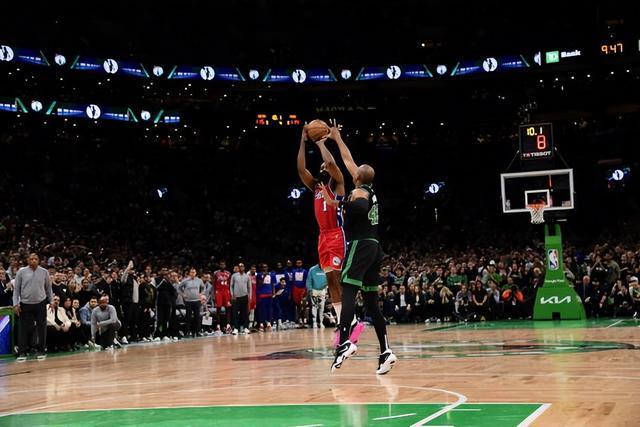 科尔：我们很快会迎来追梦和霍福德回归，所以我们拥有足够体型（科尔：追梦、霍福德即将回归，阵容尺寸不成问题）