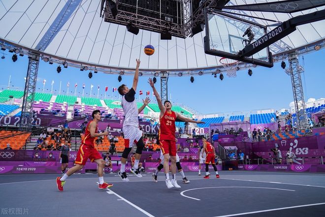 托莫里+加比亚+帕夫的防线米兰每142分钟丢1球，五大联赛第四（托莫里+加比亚+帕夫联袂，米兰142分钟才丢1球，防守效率居五大联赛第4）